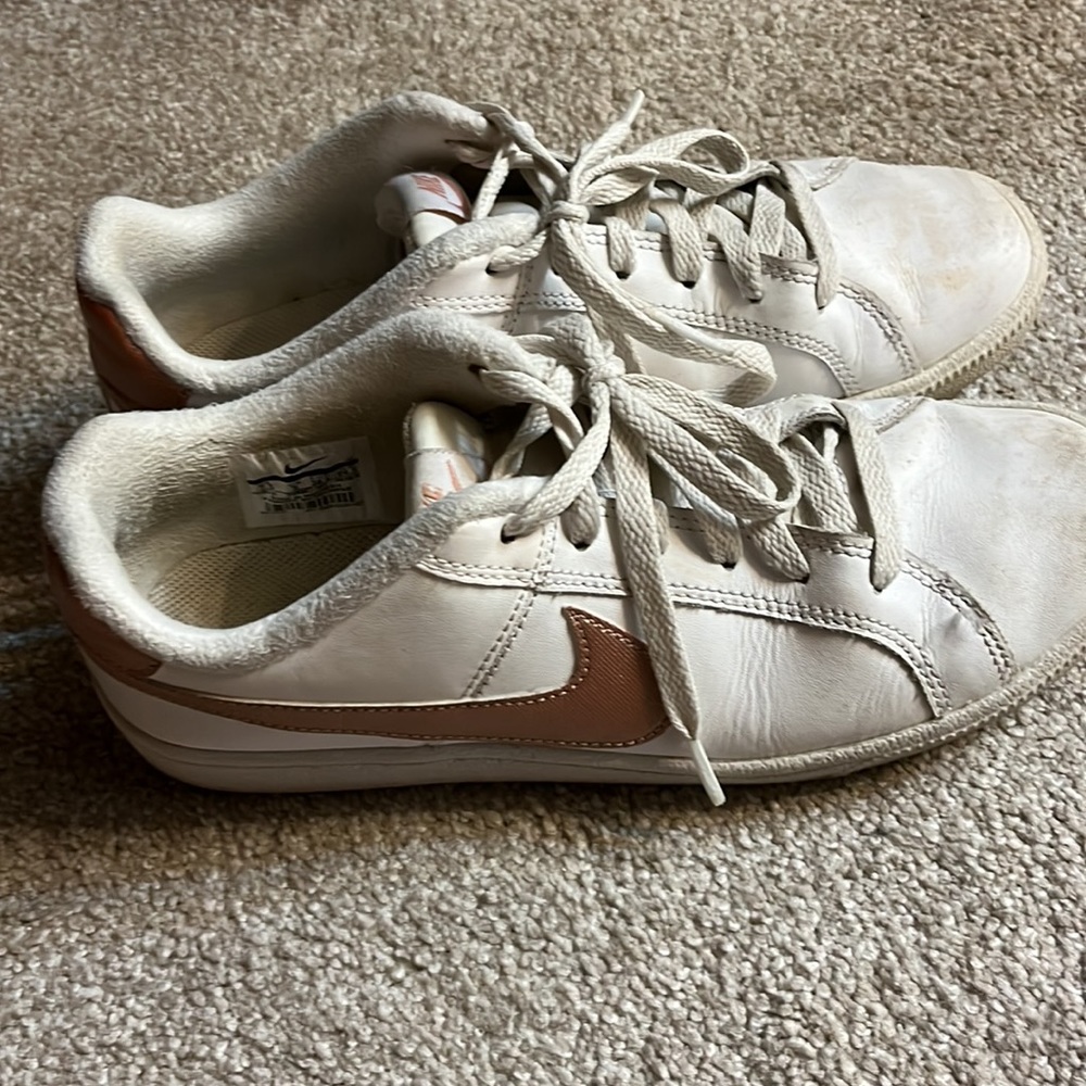 Nike Court Royale Women’s Shoes in Rose Gold